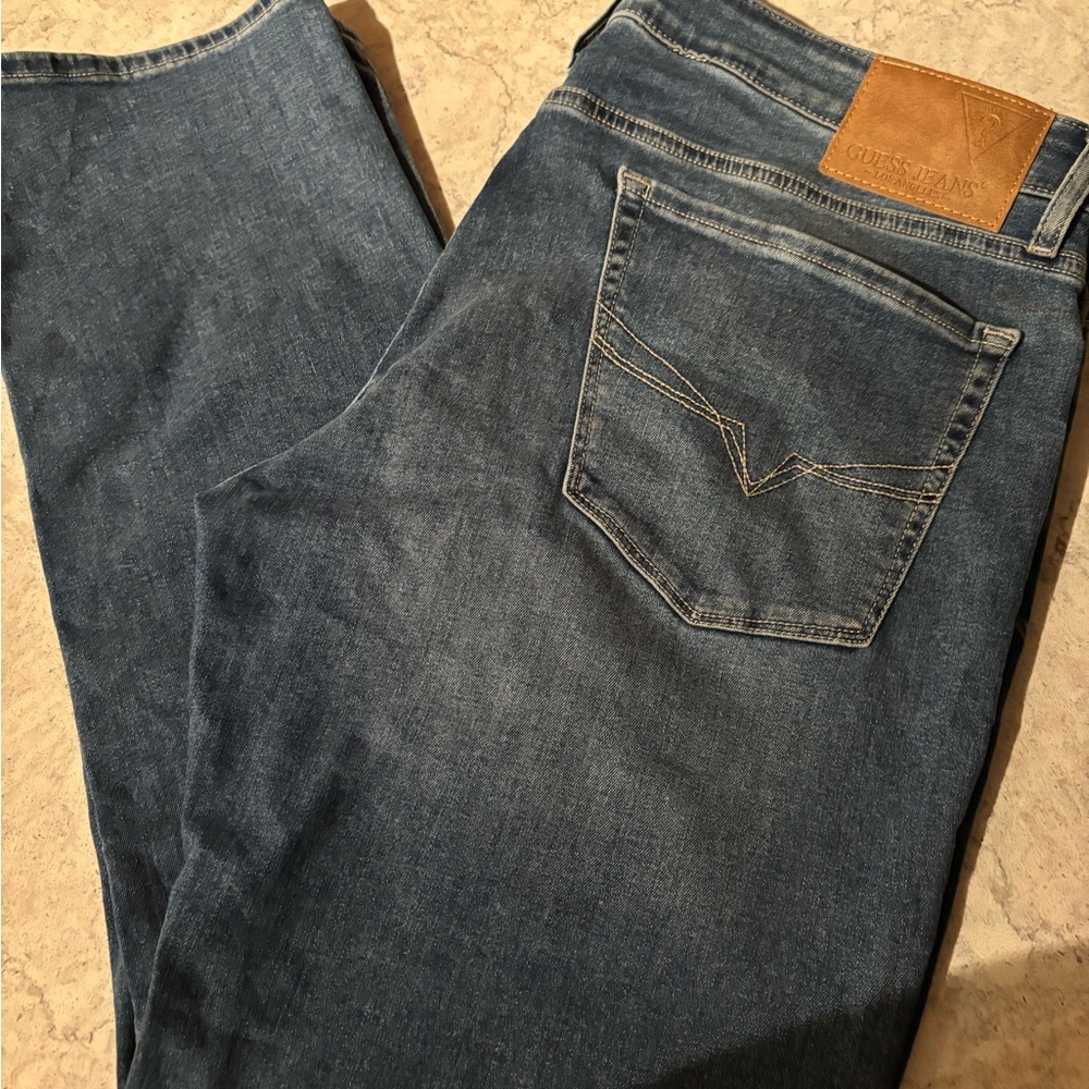 GUESS Men's Desmond Tapered Jeans